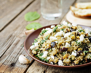 Salade de quinoa aux aubergines et é la feta